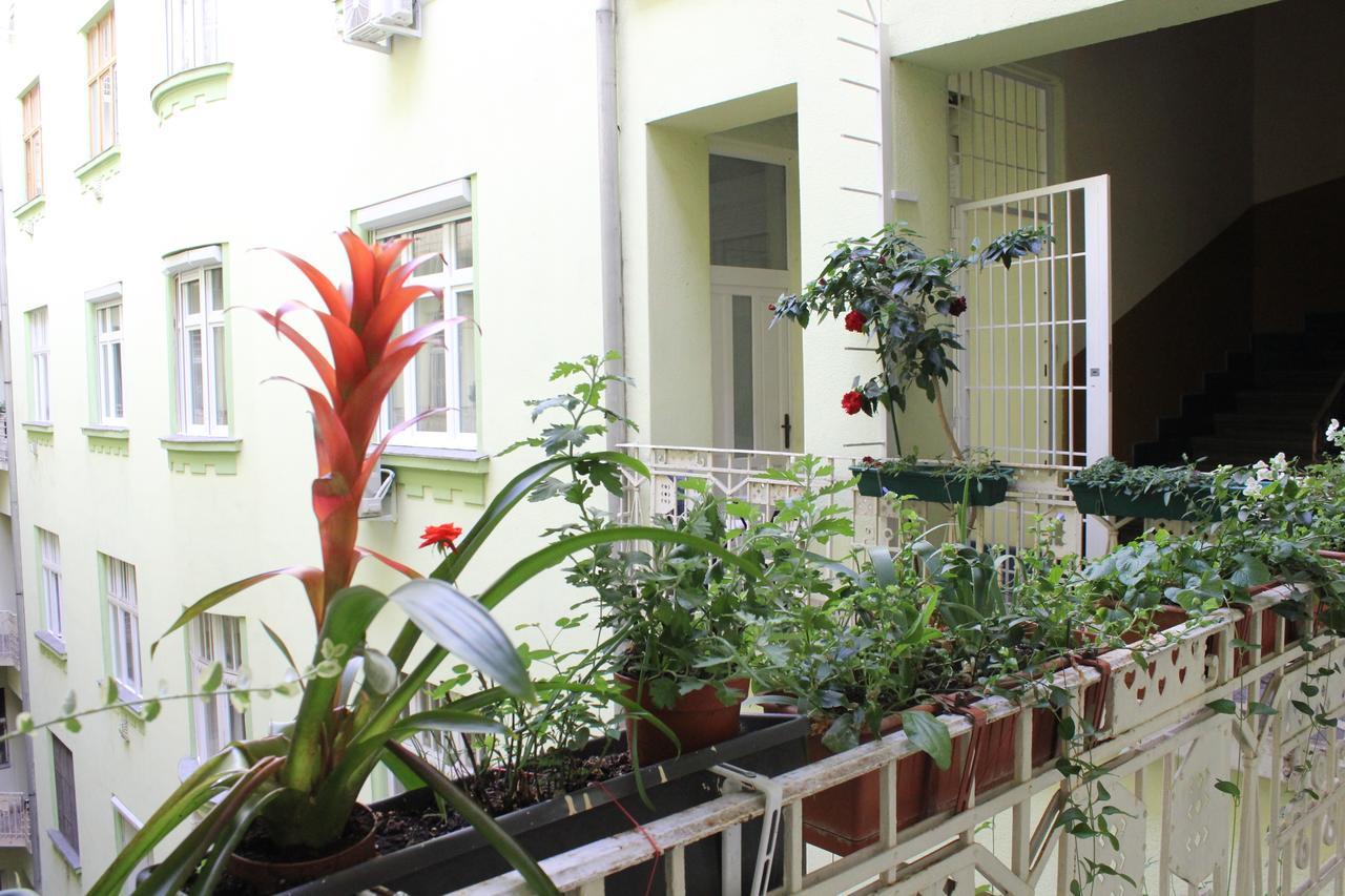 Charming And Unique Apartment With Balcony By The Great Synagogue Будапеща Екстериор снимка