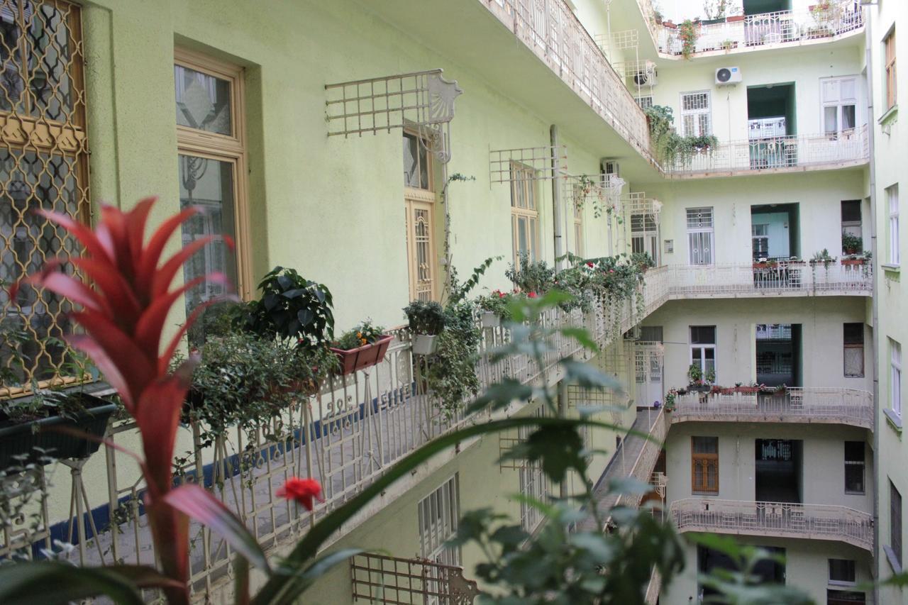 Charming And Unique Apartment With Balcony By The Great Synagogue Будапеща Екстериор снимка